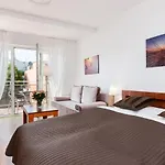 Apartment Port Cicha Street By Jantar *